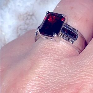 Fine 925  Silver Genuine Garnet Gemstone Ring